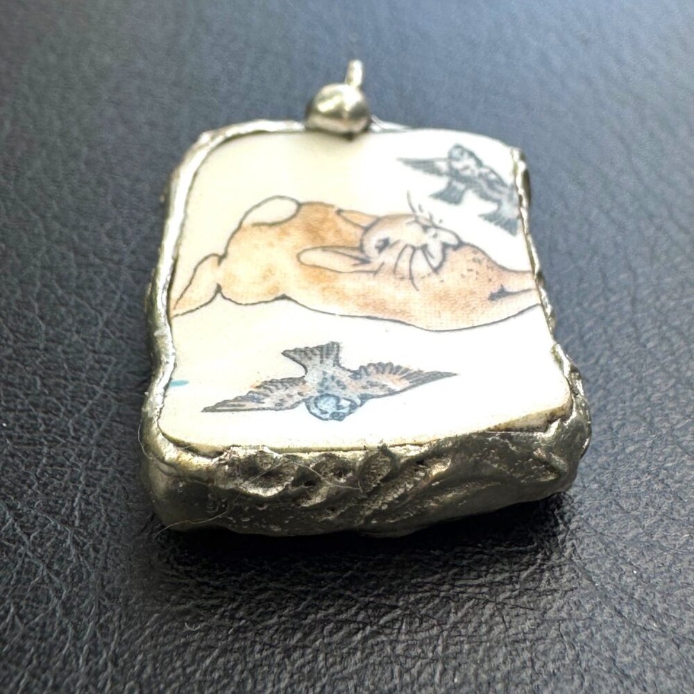 SOLD! Reversible Peter Rabbit Wedgwood Broken China Pendant With Silver Artisan - Picture 8 of 14